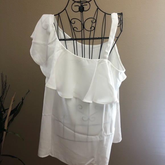 Beautiful Ruffled Top - Picture 3 of 4